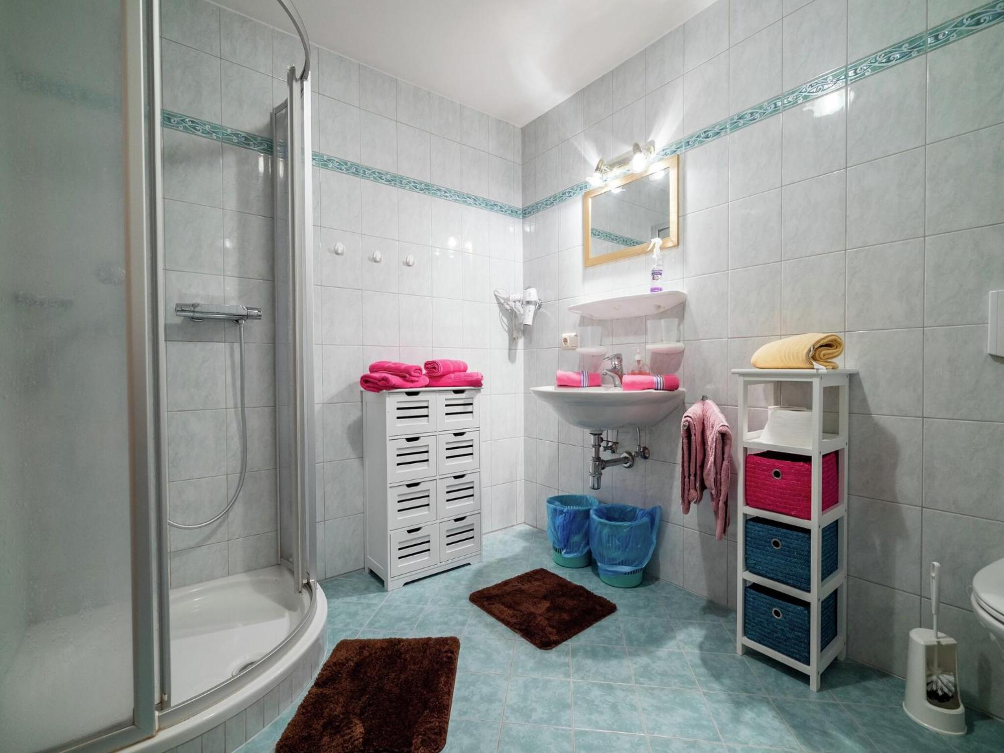 Cozy Feel Good Holiday Apartment In ลีโอกัง ภายนอก รูปภาพ